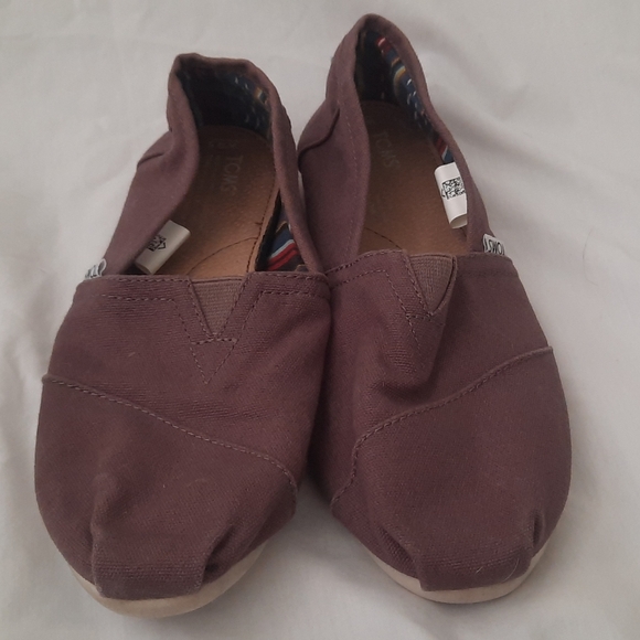 Grey TOMS Slip On Shoes Size 9.5 - Picture 1 of 5